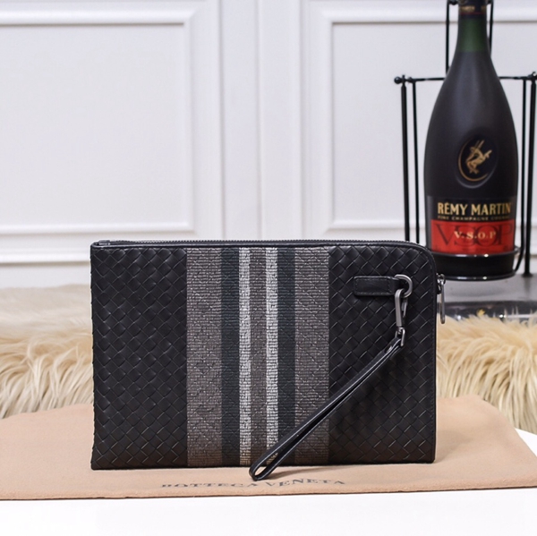 ボッテガヴェネタバッグ背面デザイン